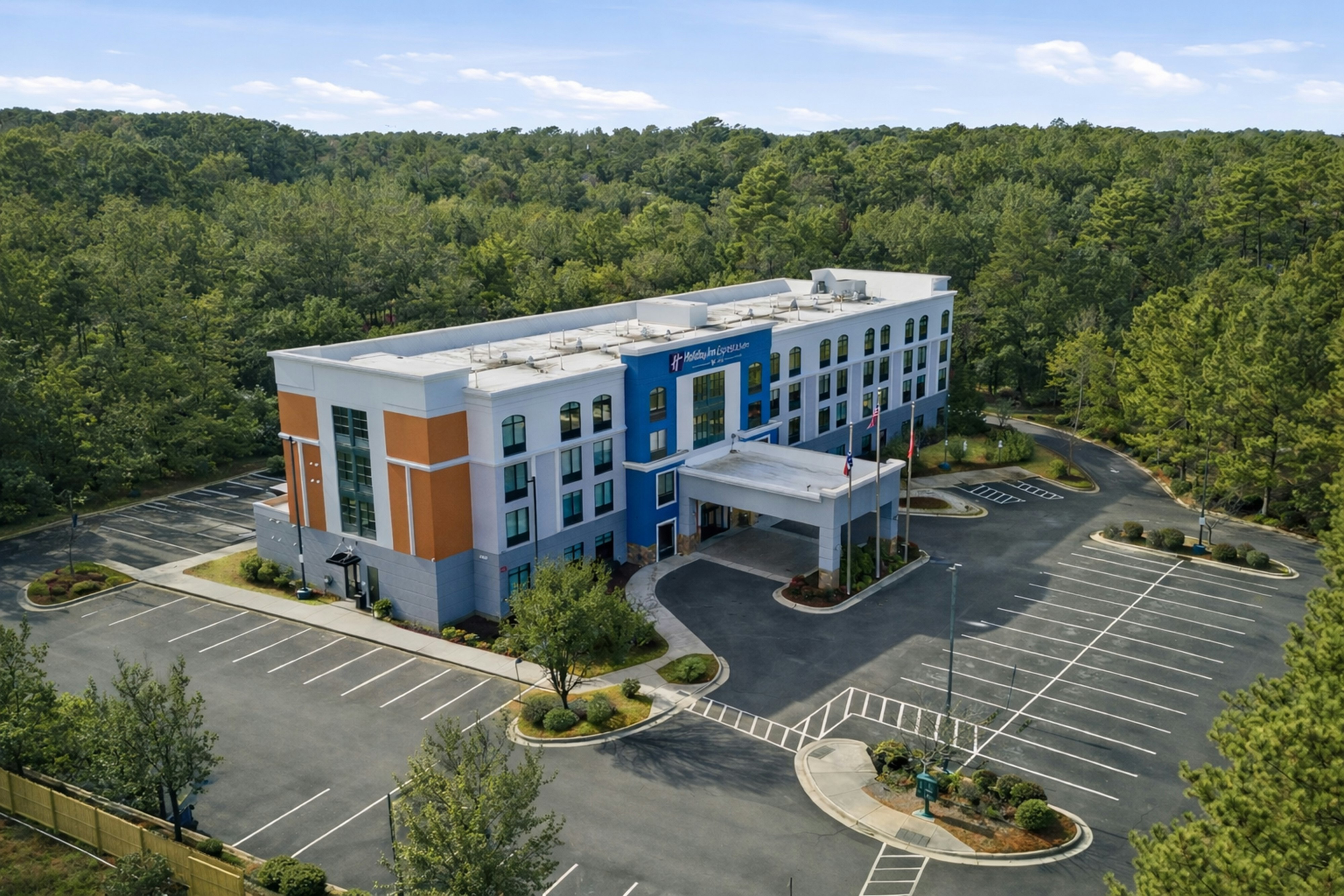 Holiday Inn Express & Suites Raleigh West - Lenovo Center 1/102