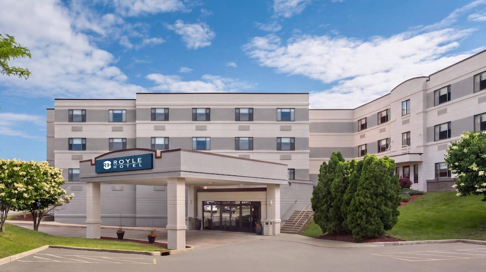 Royle Hotel Milwaukee Airport 60/64