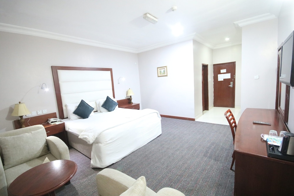 Denis Hotel 14/64