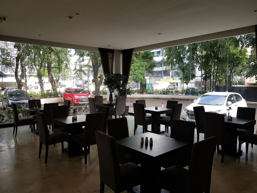 N3 Hotel Zainul Arifin 26/37