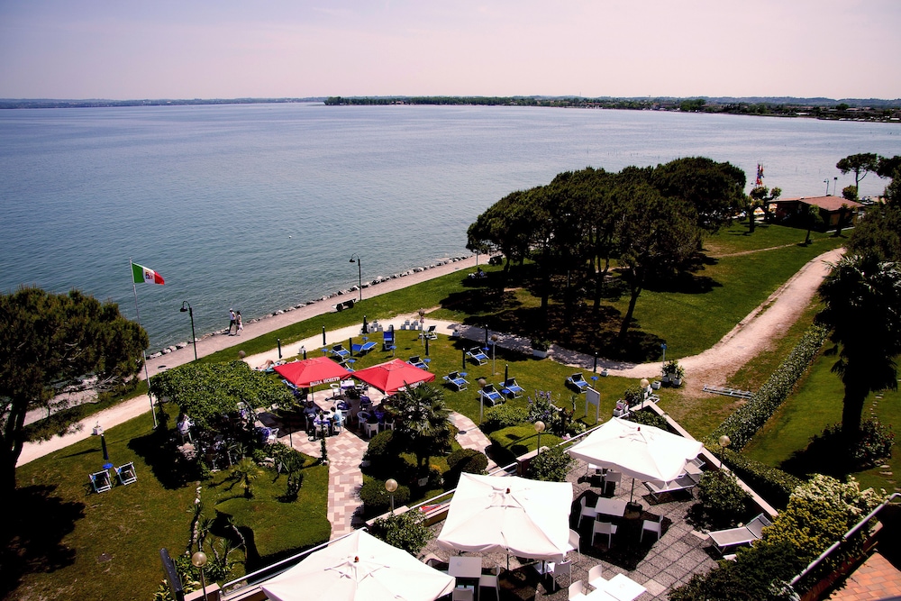 Hotel Ca' Serena 38/50