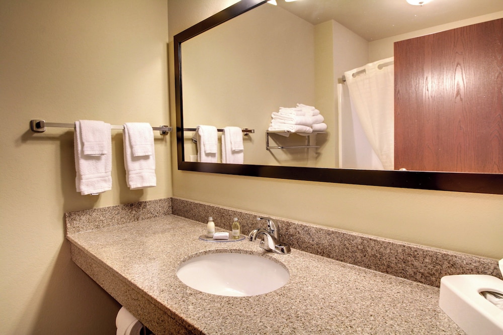 Cobblestone Inn and Suites Avoca 38/40