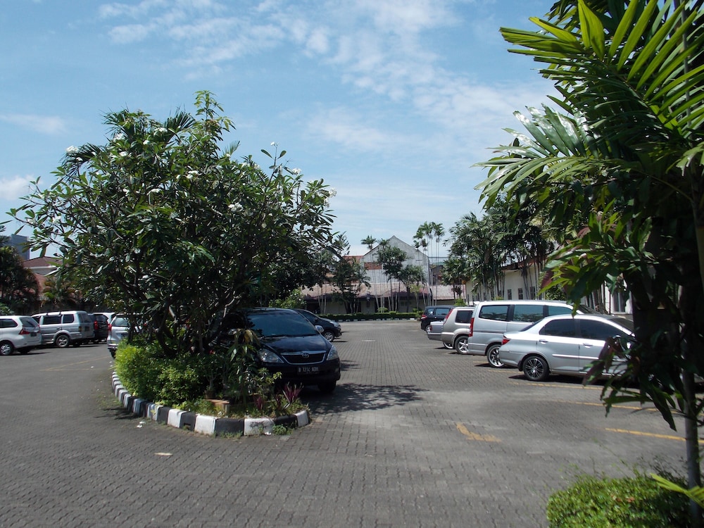 Puri Jaya Hotel (ex NIDA Rooms Cempaka Senen Market) 33/41