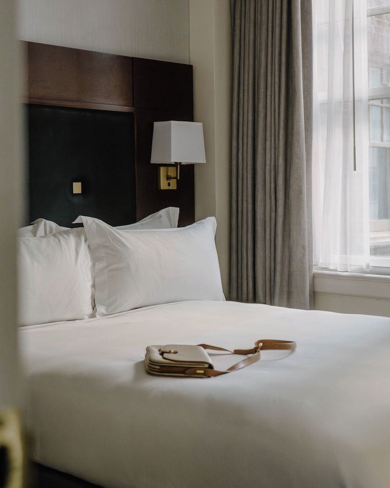 Standard, Queen Bed, Accessible