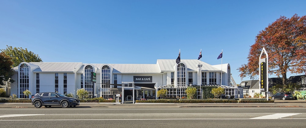 Pavilions Hotel 60/69