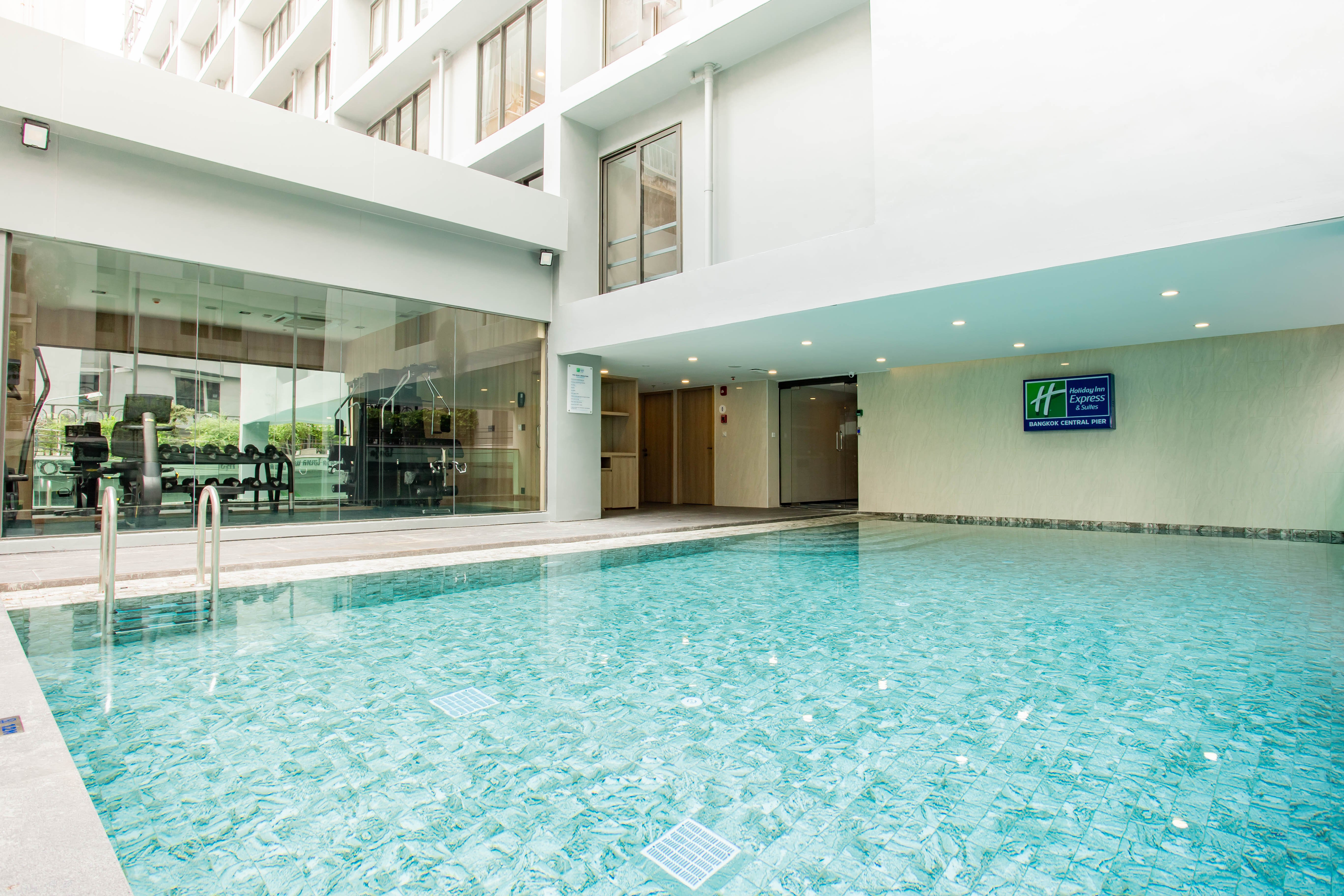 Holiday Inn Express & Suites Bangkok Central Pier 19/38