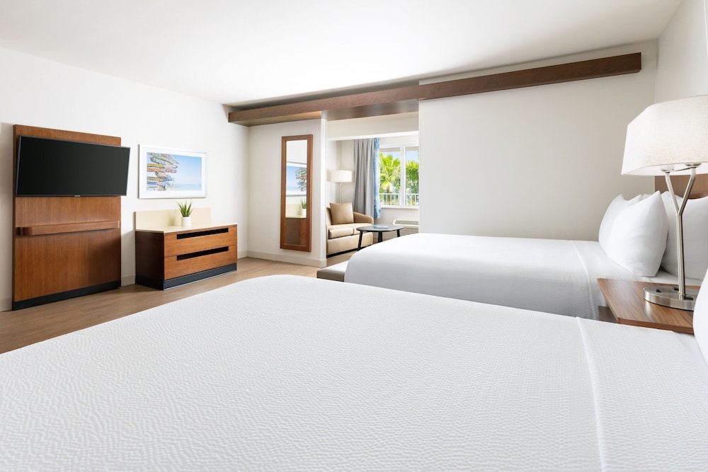 Superior, Suite, 2 Queen Beds, Sofa