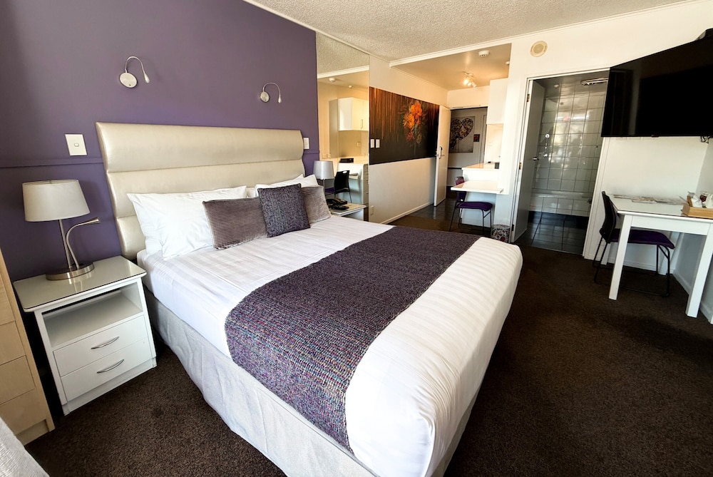 SPA, STUDIO, KITCHEN