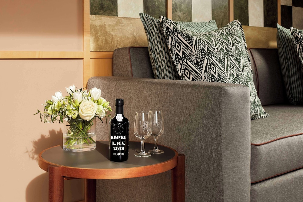 Tivoli Estela Golf & Lodges Porto (44km from Porto) 6/45