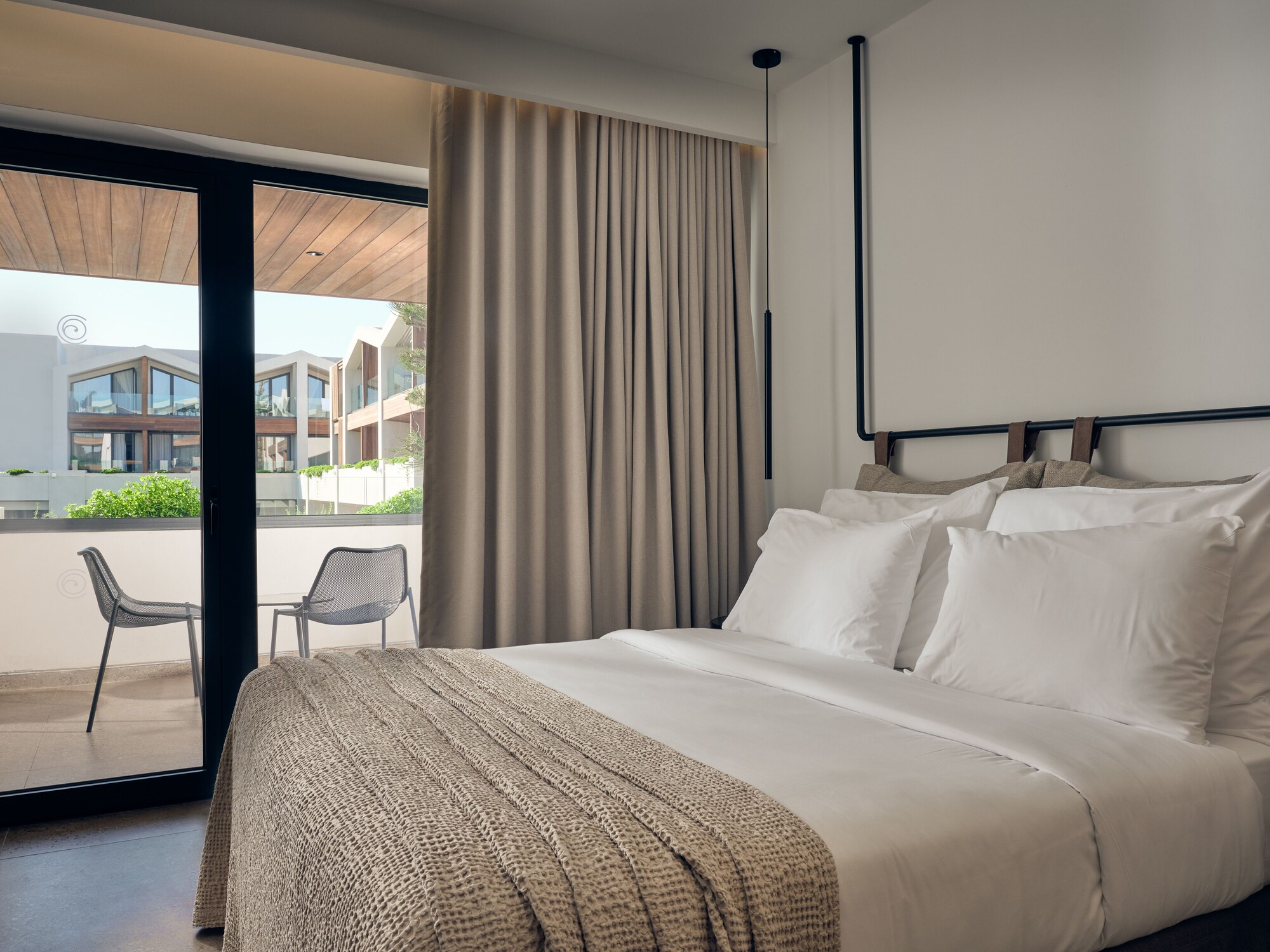 ROOM, DOUBLE BED