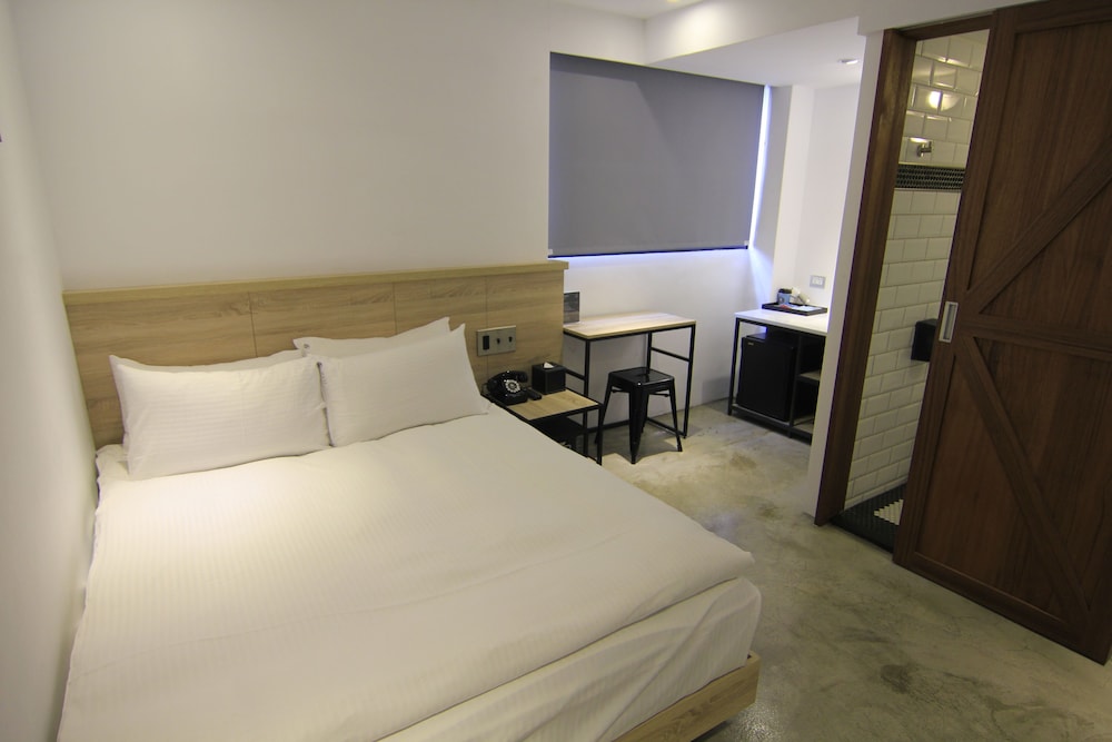 CHASE WALKER HOTEL 14/70