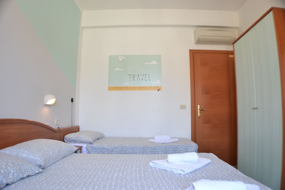 ROOM, TRIPLE