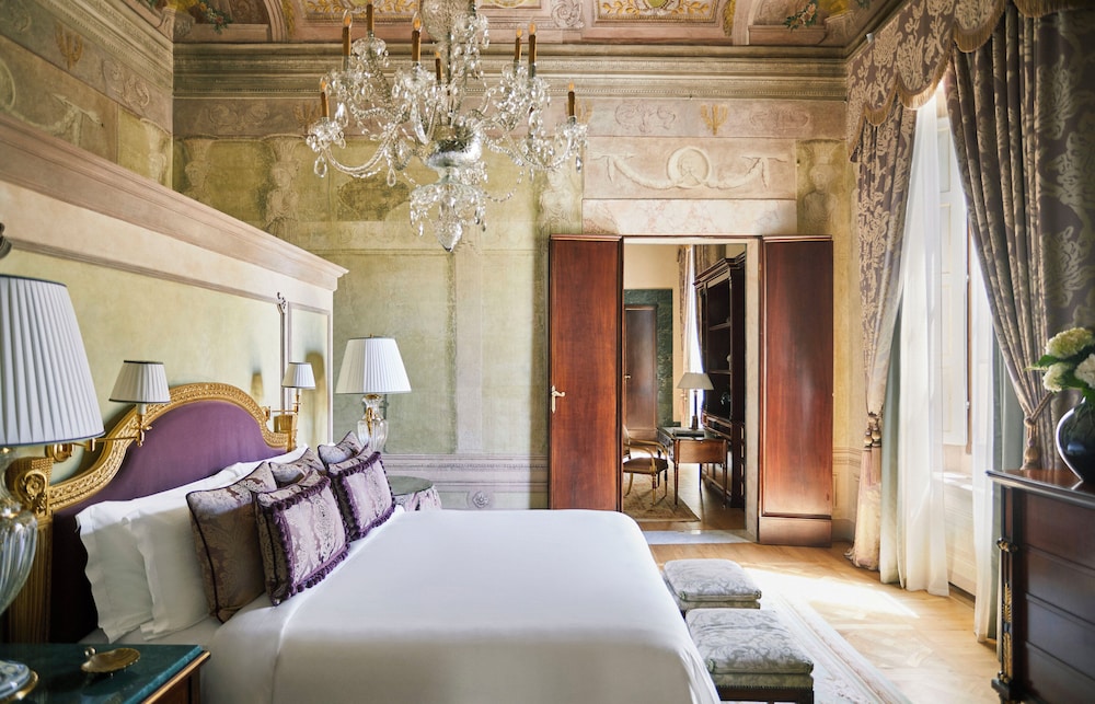 FRESCO, EXECUTIVE, SUITE, KING BED