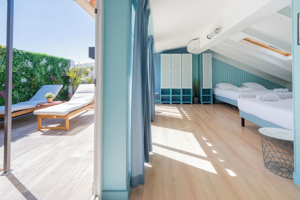 PRIVATE, MIXED DORM, TERRACE