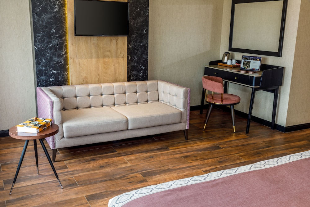 Euro Design Hotel 42/71