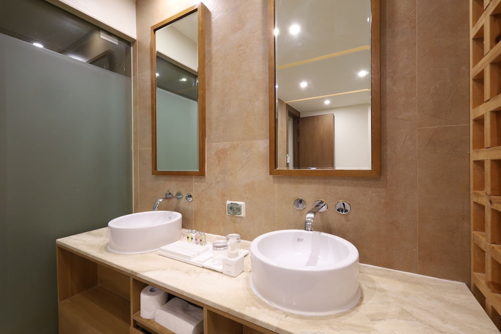 TRT Hotel 50/50