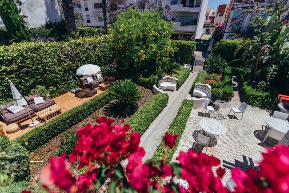 The Pergola Boutique Hotel 49/57