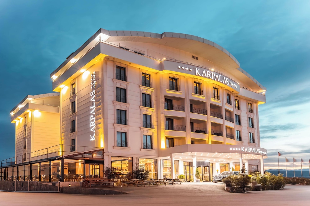 Karpalas City Hotel & Spa 4/70