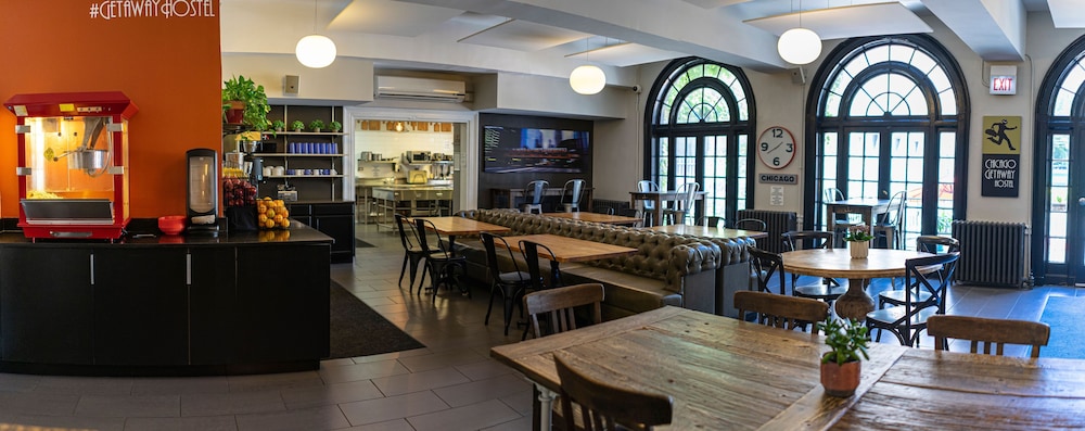 Chicago Getaway Hostel 35/50