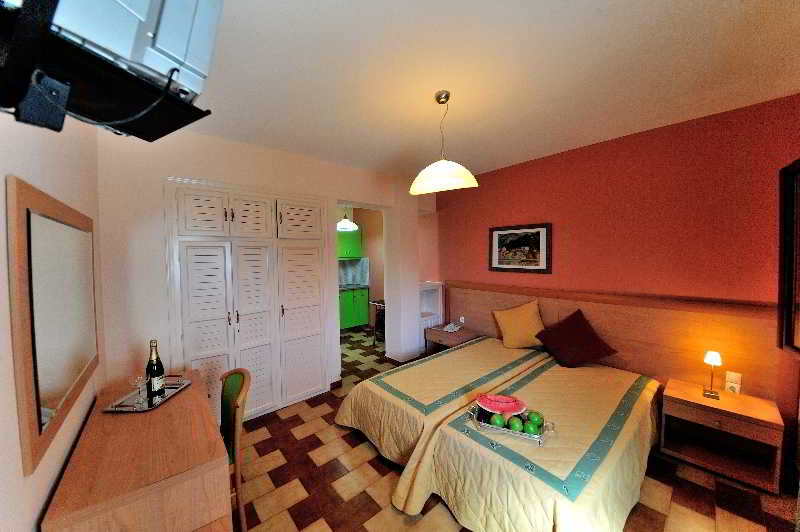 VASSILIAS BEACH APARTMENTS 9/31