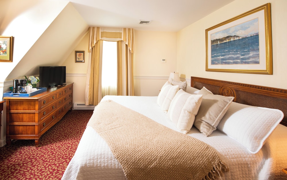 DELUXE, KING BED