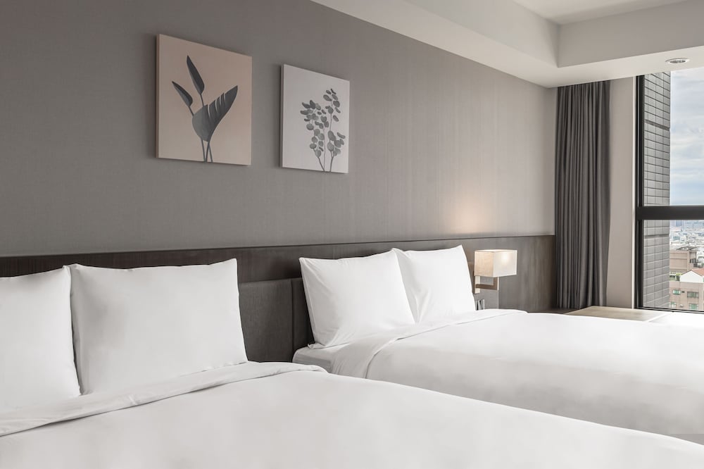 LakeShore Hotel Tainan 24/65