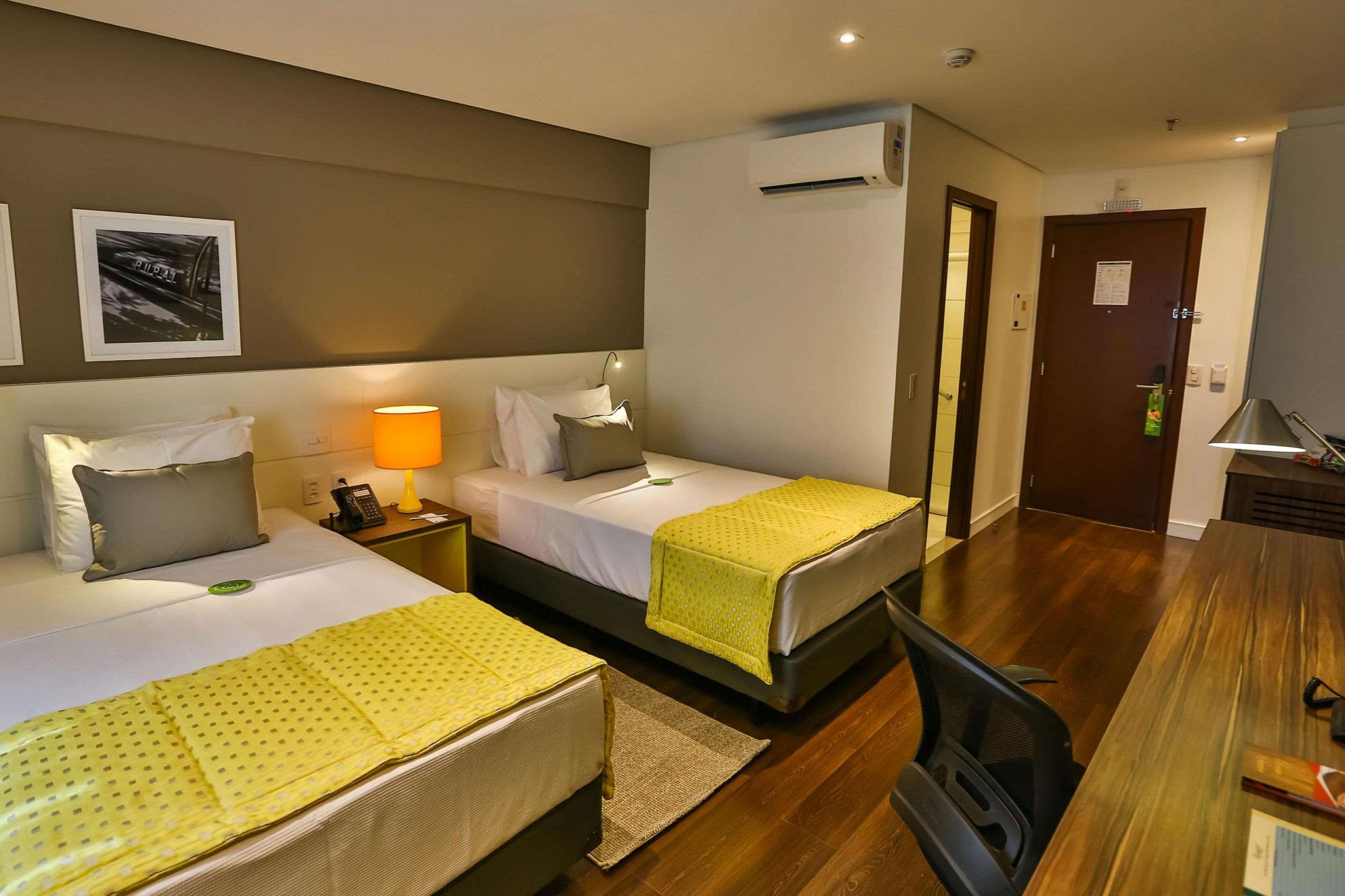 SUITE, TWIN BEDS