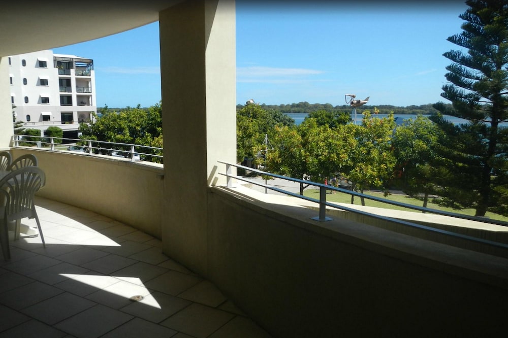 Riverside Holiday Apartments 38/78