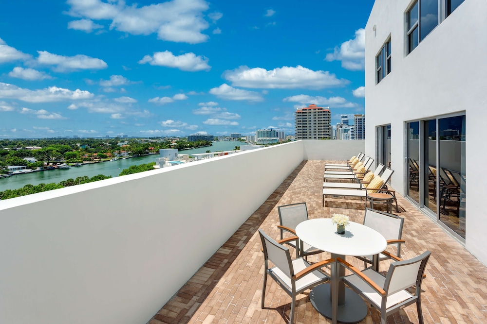 Hilton Cabana Miami Beach Resort 3/82