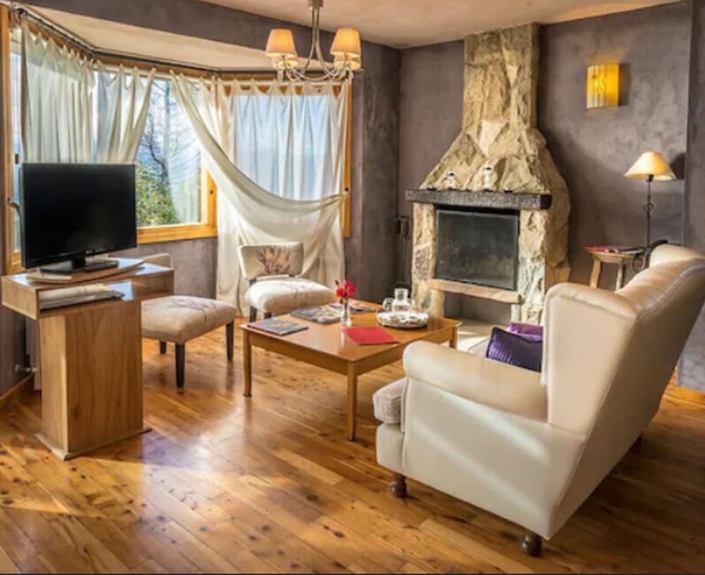 Lirolay Suites 33/46