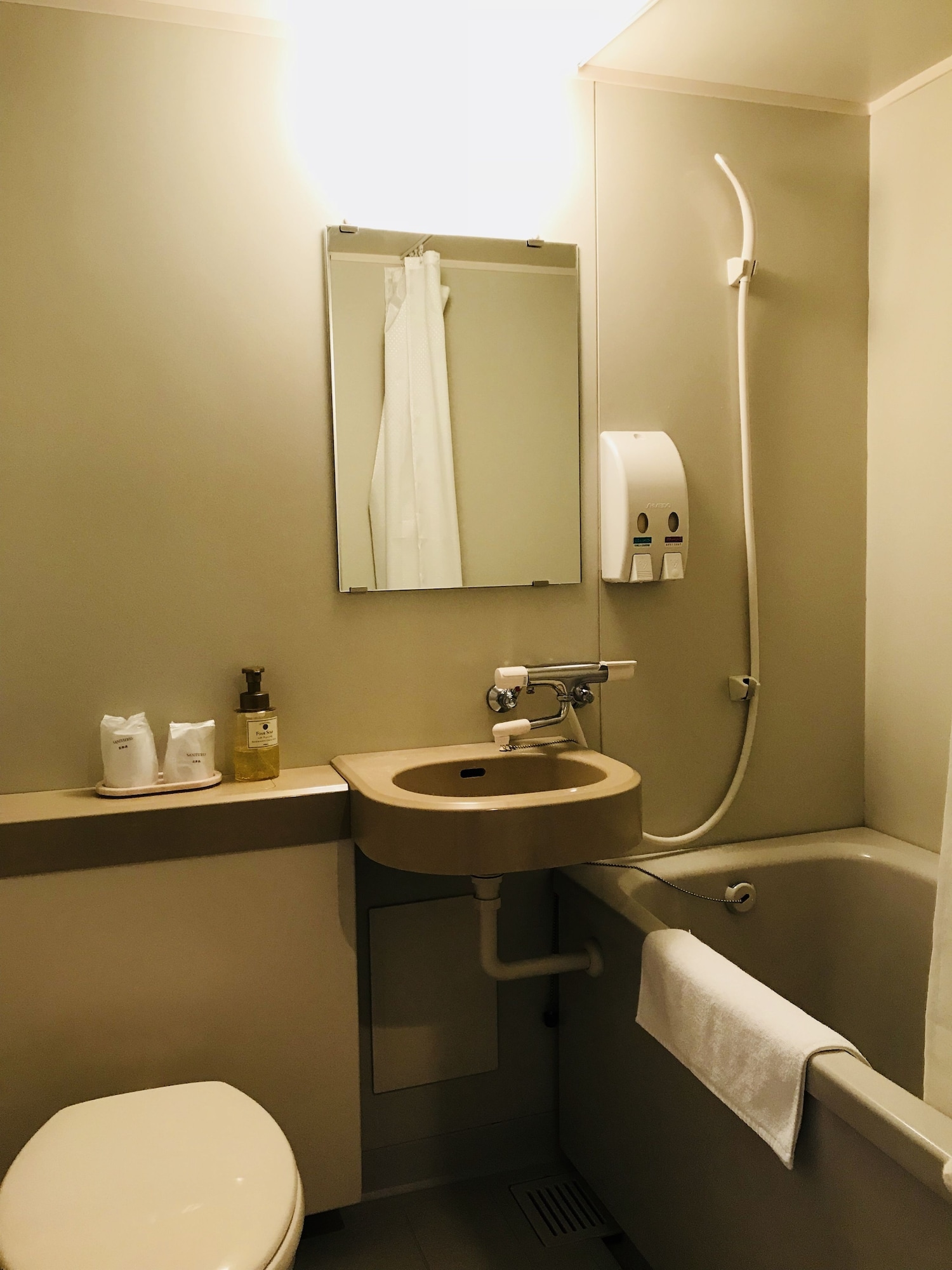 ROOM, DOUBLE BED