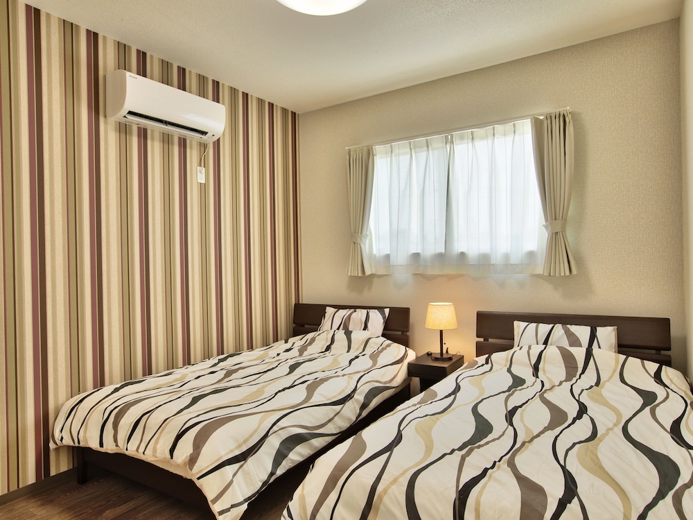 2 BEDROOMS, FAMILY, COTTAGE