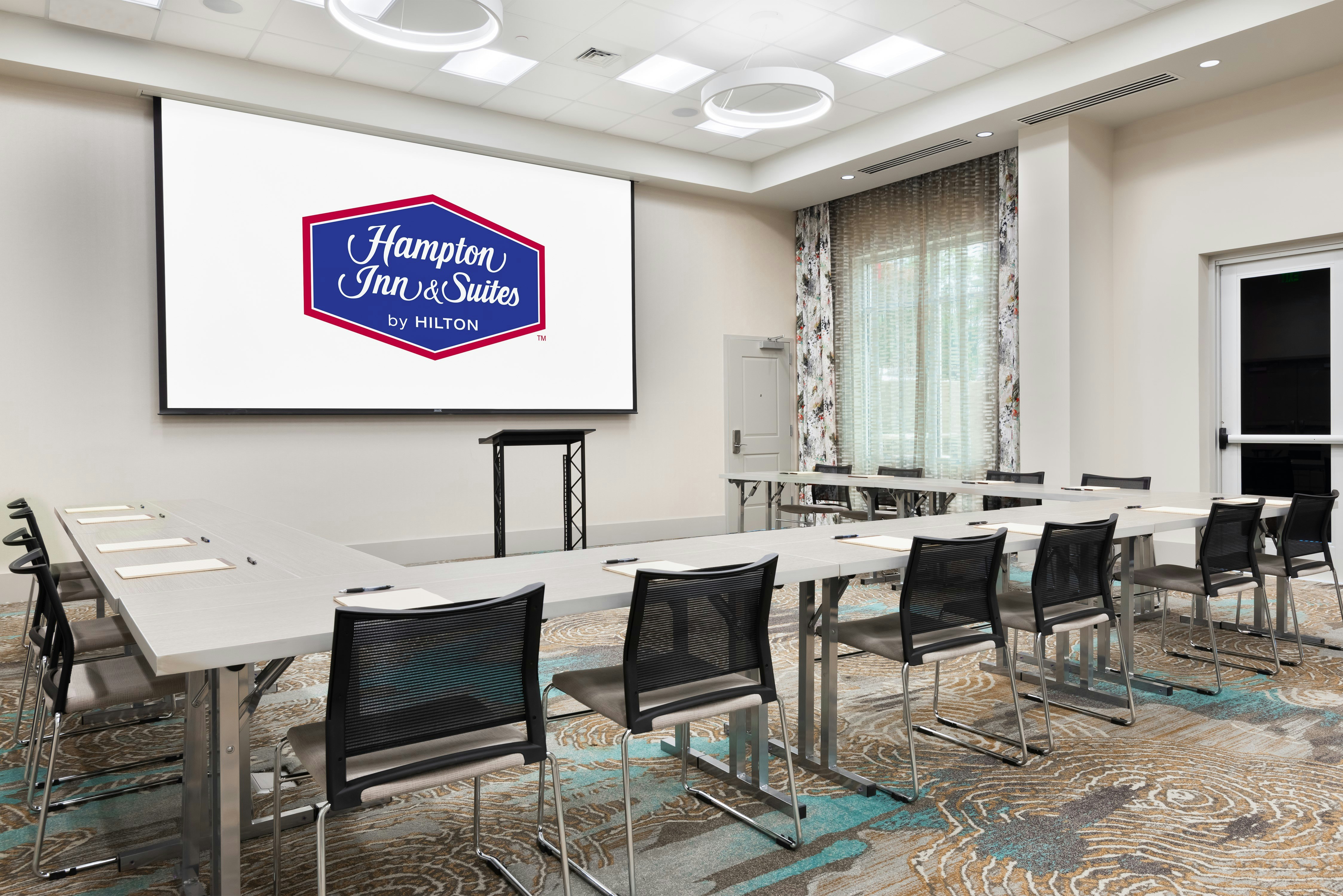 Hampton Inn & Suites Atlanta Buckhead Place Ga 40/44