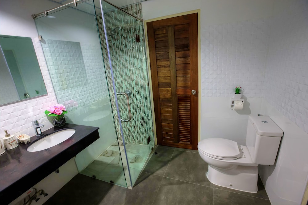 The Greenery central suite & hotel 46/50
