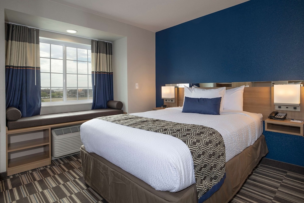 Suite, Queen Bed, West View, Accessible