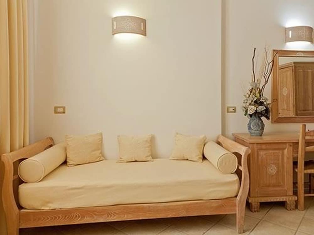 Hotel Libyssonis 23/32