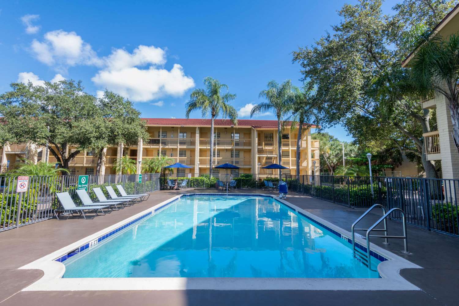 La Quinta Inn by Wyndham Deerfield Beach I-95 at Hillsboro E 5/34
