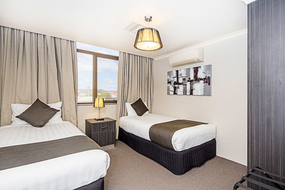 Pavilion Hotel Wagga Wagga 13/34