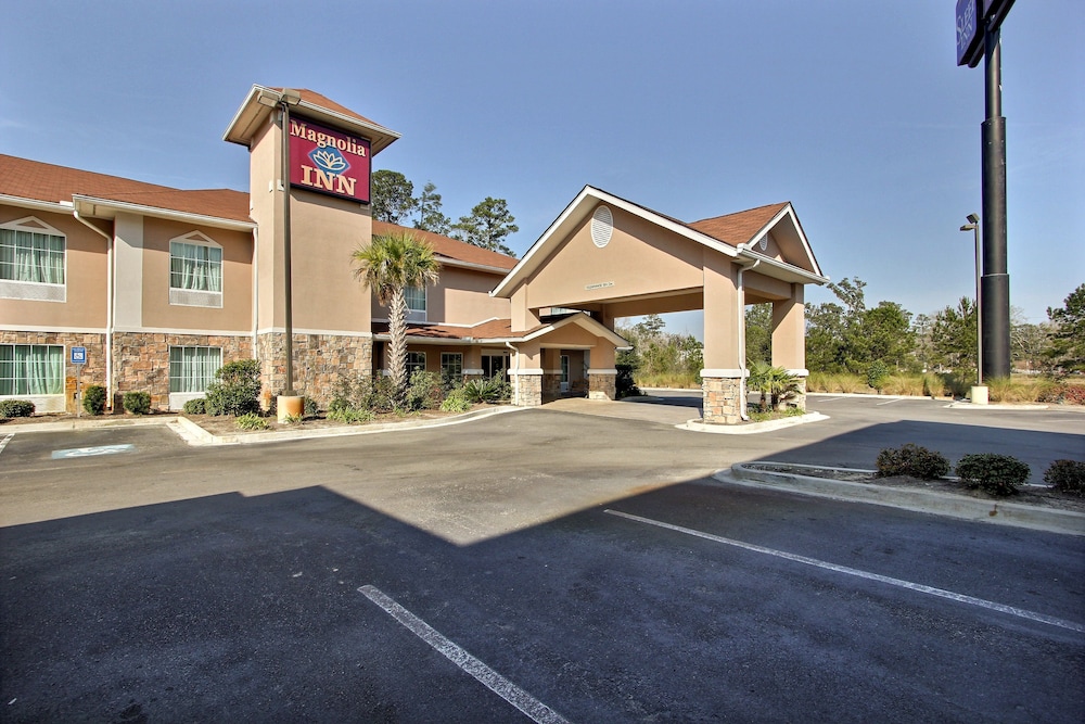 Magnolia Inn Suites 49/50