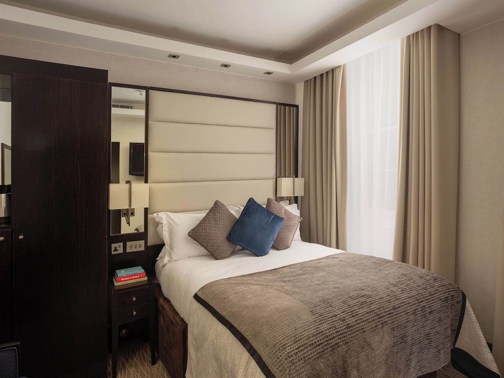 DELUXE, DOUBLE BED