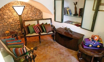 LA LOCANDA DELLE DONNE MONACHE 51/59