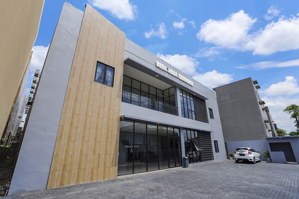 Super OYO 91181 Beda Arga Residence near RSU Royal Prima 15/15