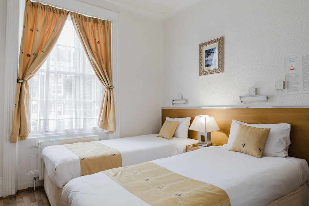 Falcon Hotel 11/50