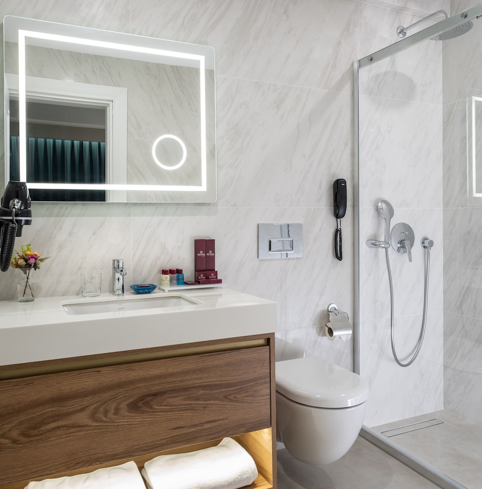 Royan Suites 50/50