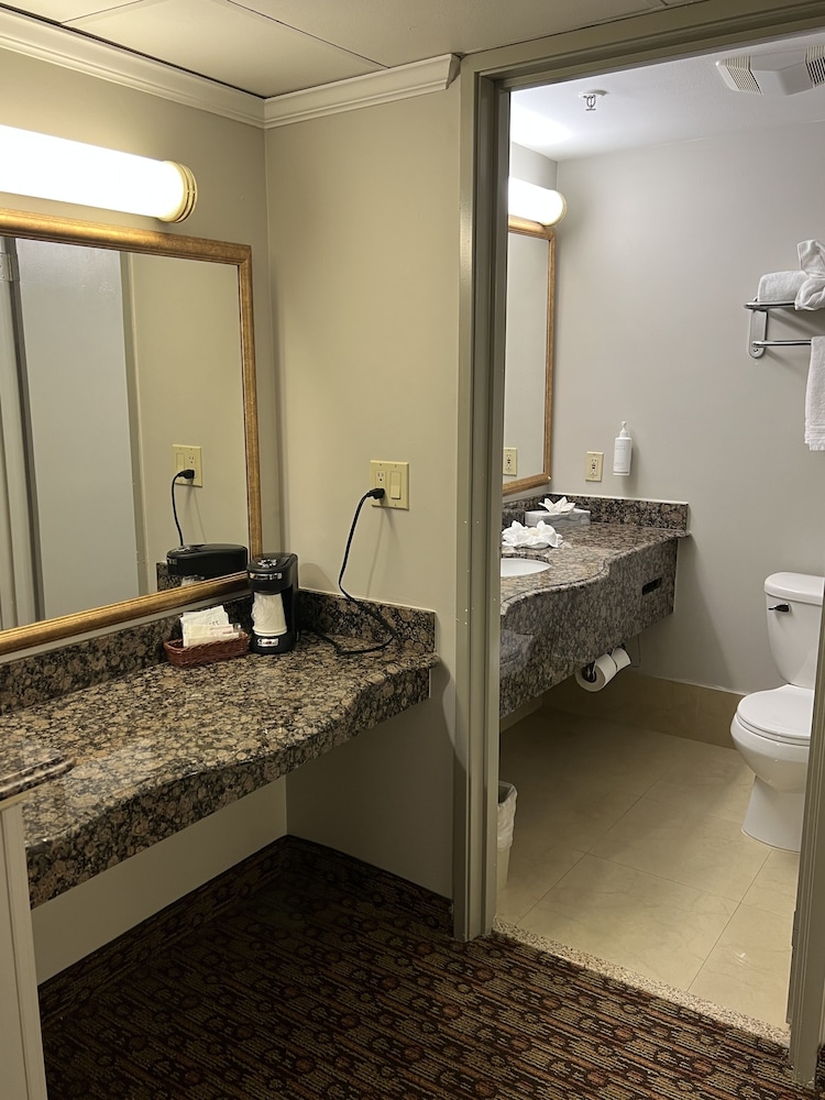 Hotel XOLA, Trademark Collection by Wyndham 43/50