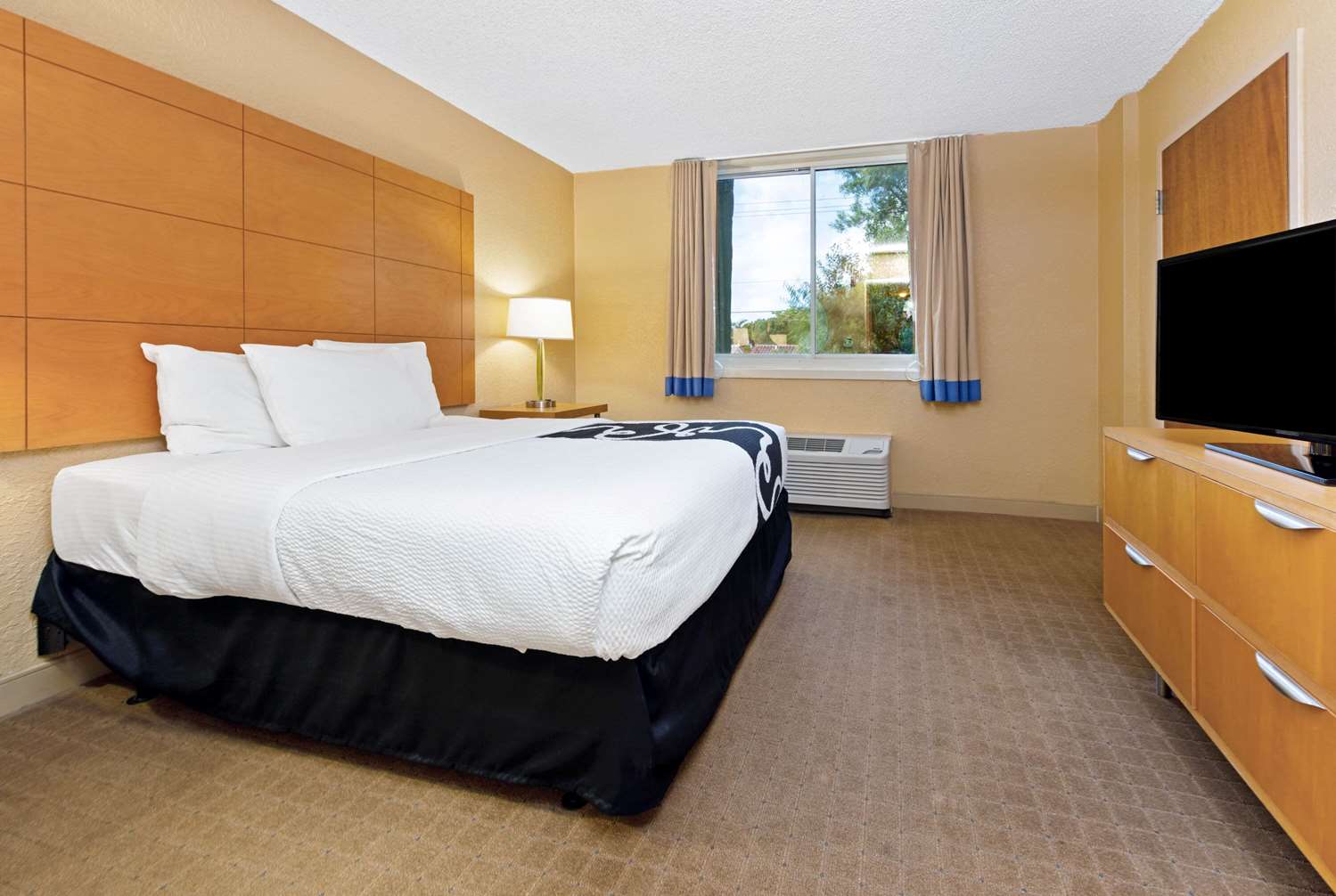 La Quinta Inn & Suites by Wyndham Coral Springs South 5/30