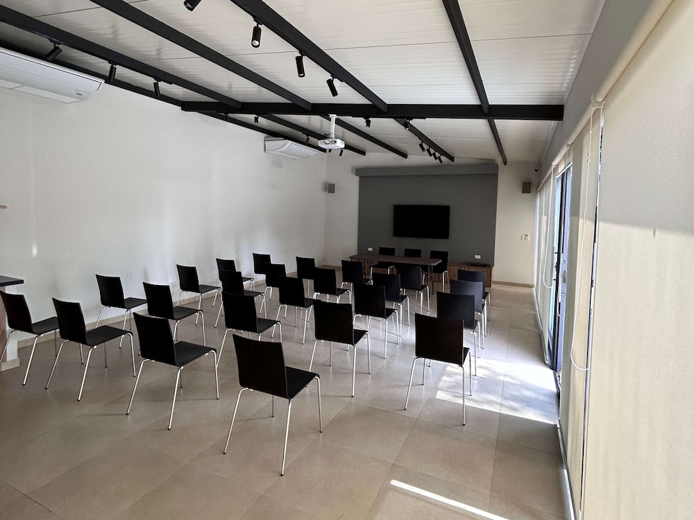 Ibis Asuncion 57/69