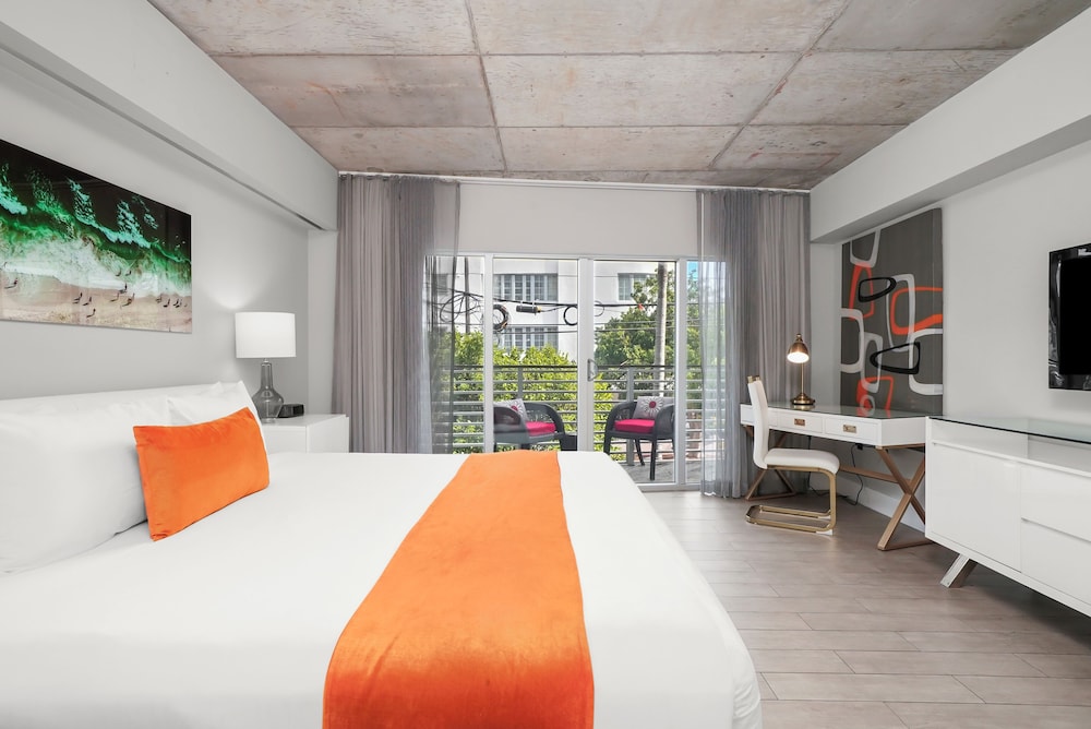Riviera Suites South Beach 11/65