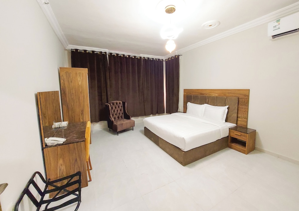 ايوان الاندلسية(Iwan AlAndalusia hotel suites Alrehab) 11/30