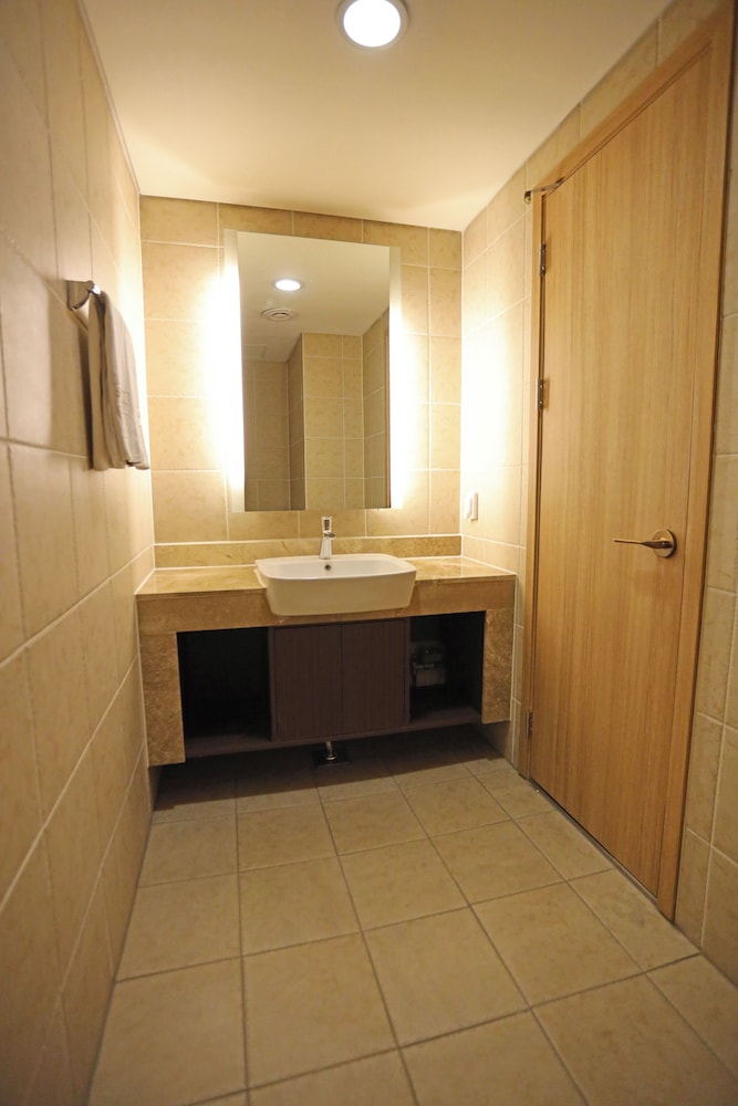 Sunshine Hotel 28/54
